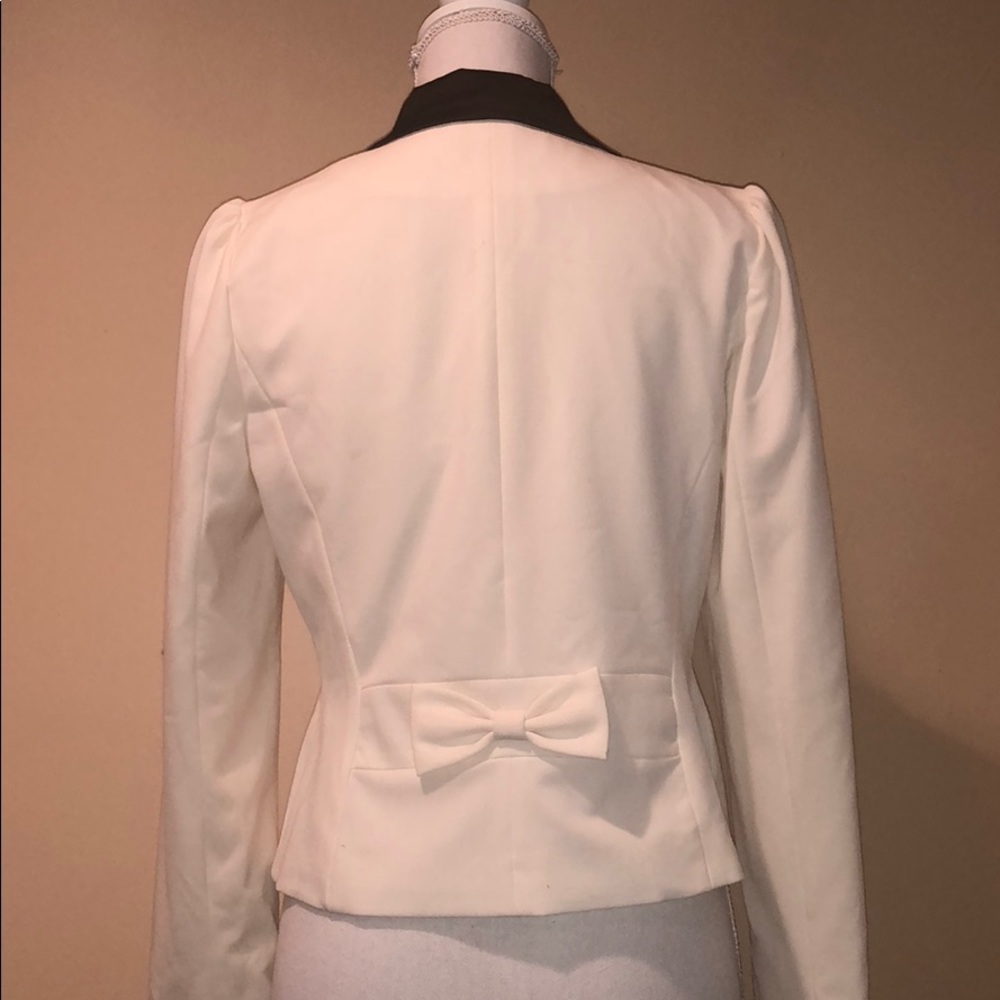Blazer - Picture 4 of 4